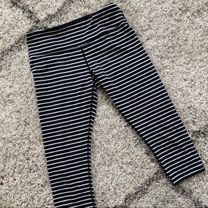 Stripes Capri Leggings